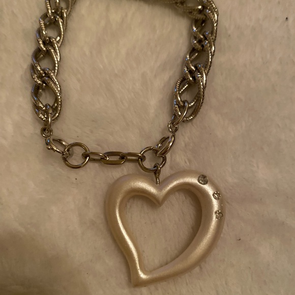 Elegant Silver Heart Pendant bracelet - Picture 2 of 5
